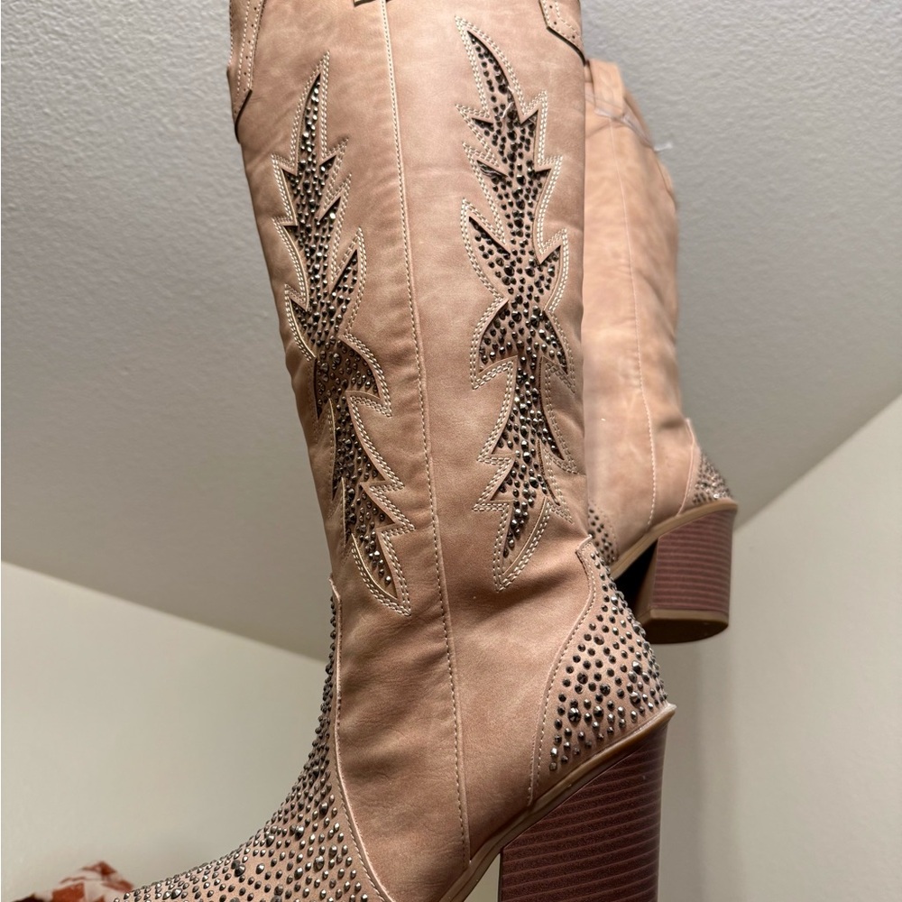 SOLD ❌Studded bling Tan Western cowboy boots